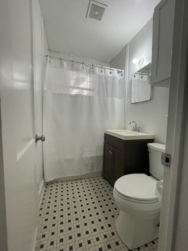 Building Photo - 403 S Waccamaw Ave