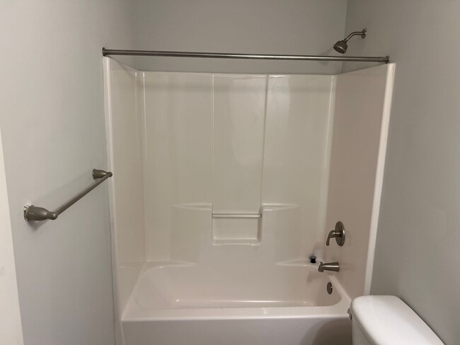 Building Photo - 3/2 Condo in Gated Community near Downtown...