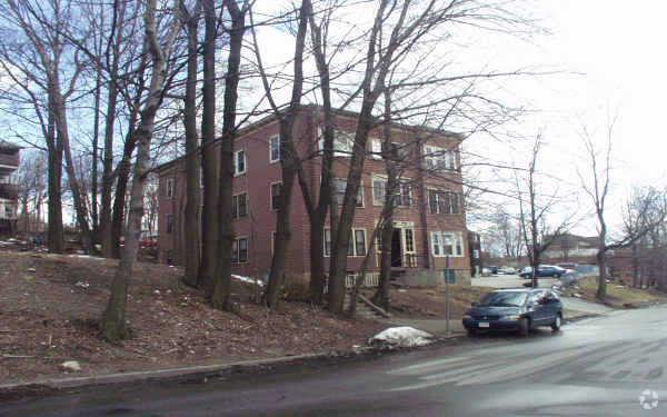 Building Photo - 46 Oak Ave