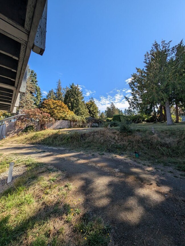 Building Photo - A Luxury Beachfront Lodge Awaits! For Rent...