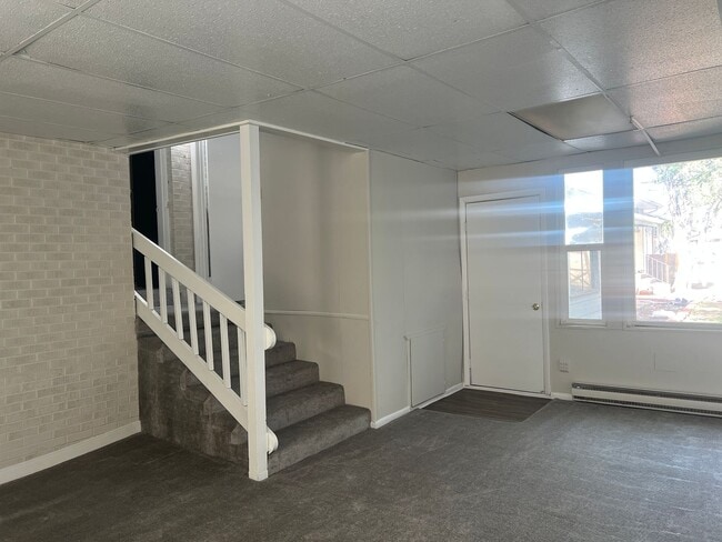 Building Photo - 2 Bed 1 Bath in Edgewater!
