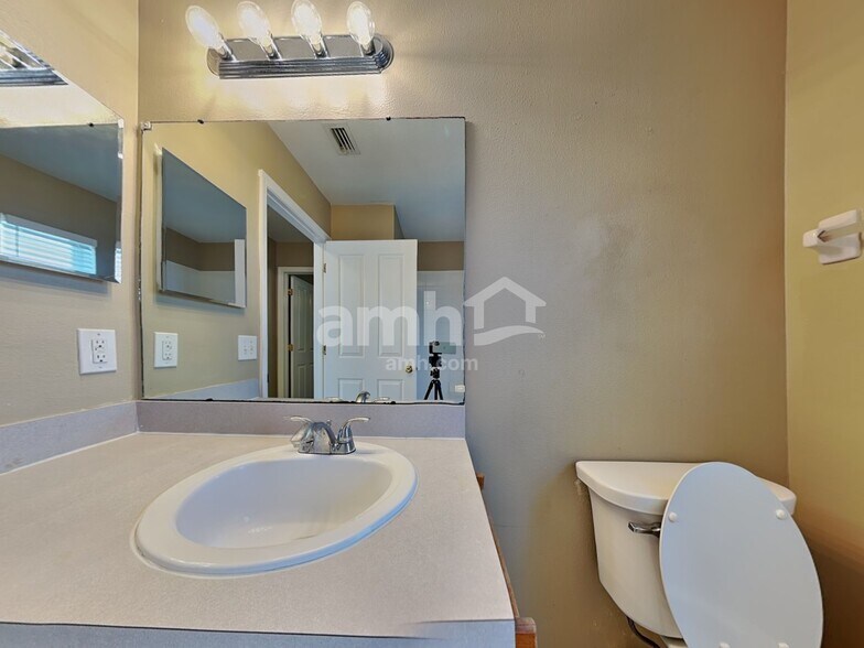 Building Photo - 1531 Kish Blvd