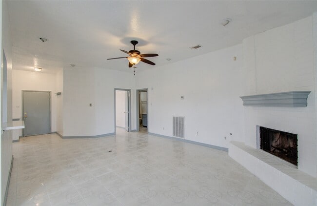 Building Photo - 2538 Knights Cir