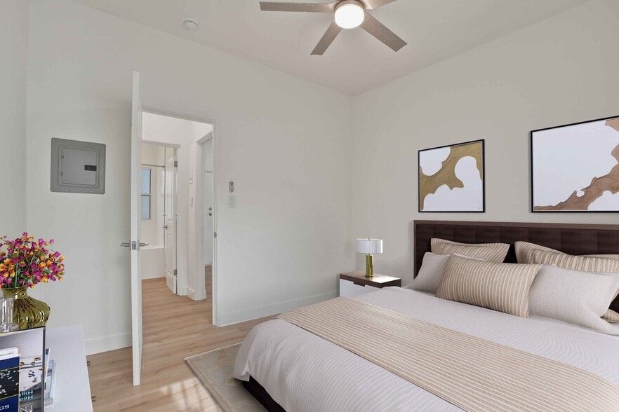 Building Photo - 2317 Ocean Park Blvd