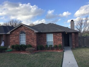 Building Photo - 300 Bryant Ln