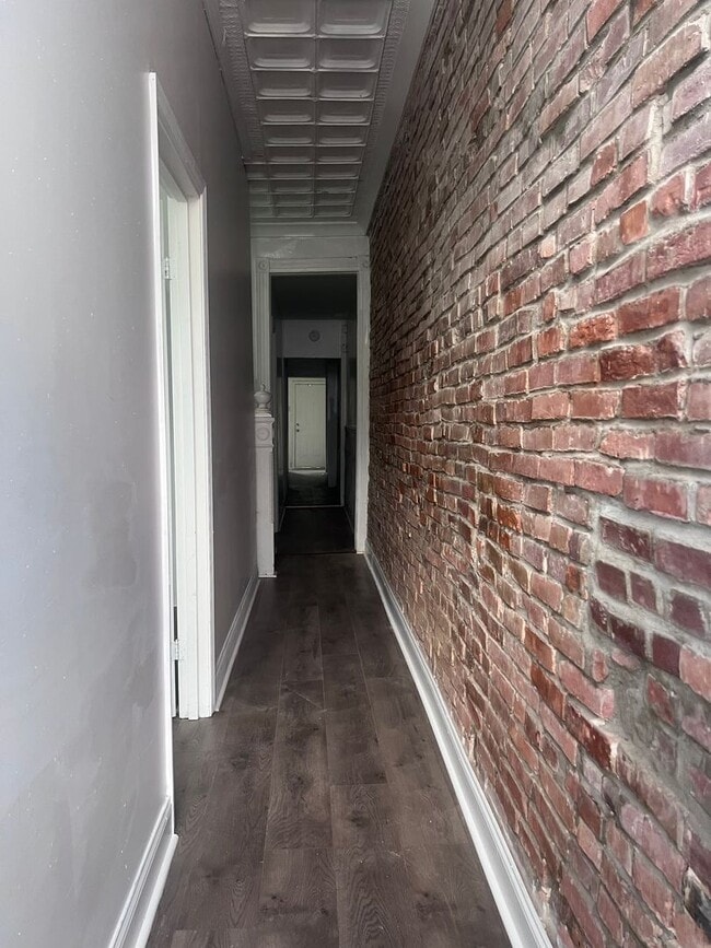 Building Photo - Spacious 4-Bedroom + Bonus Room, 1.5-Bath ...