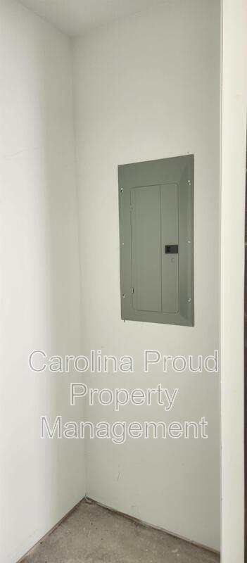 Building Photo - 337 S Pointe Dr