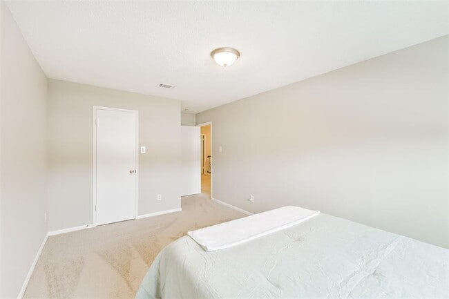 Building Photo - 1352 Country Pl Dr