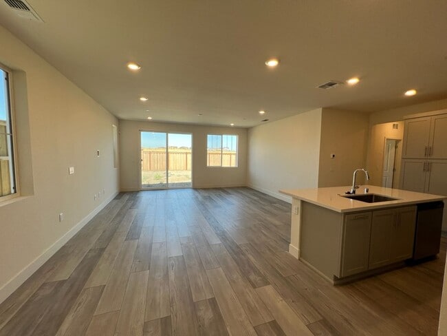 Building Photo - Newer Construction Home located in desirab...