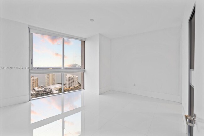 Building Photo - 495 Brickell Ave