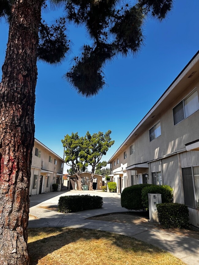 Building Photo - 2219 N Winery Ave