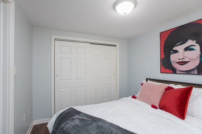 Building Photo - 281 Pavonia Ave