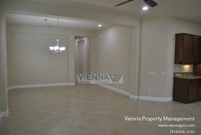 Building Photo - 2101 Harpford Dr