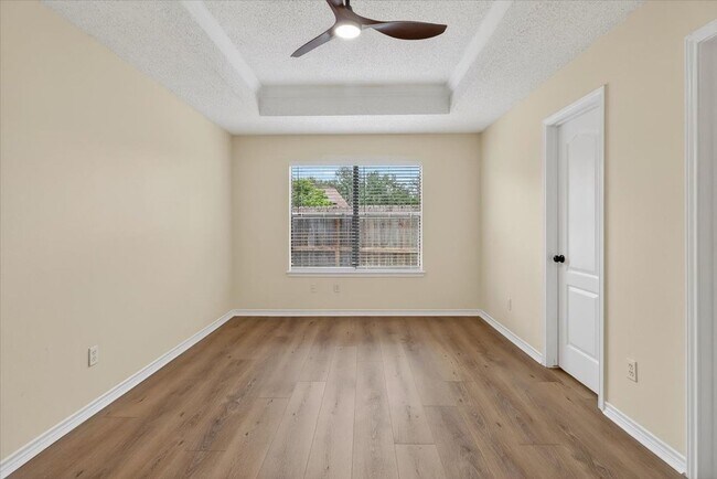 Building Photo - 4453 Lake George Dr