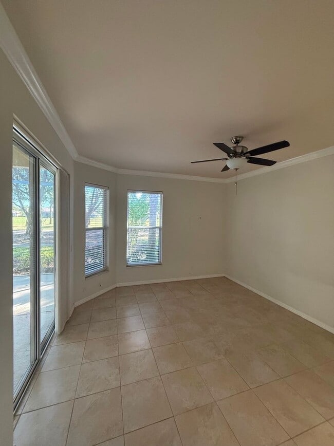 Building Photo - Spacious 2+Den Villa in Desirable Gateway Greens