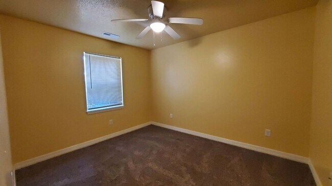 Building Photo - 3 Bedroom 2 Bath home in Bentonville Schoo...