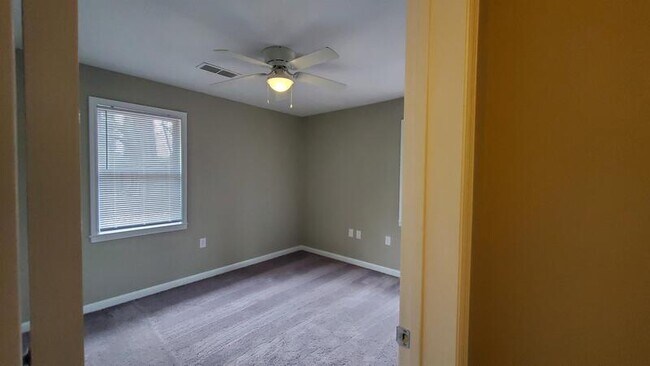 Building Photo - 180 N Burson Ave