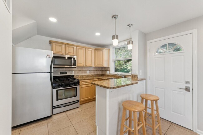 Building Photo - Charming and inviting two-bedroom home in ...