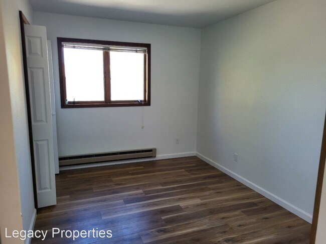 Building Photo - 4 br, 3 bath House - 110 W Graf St.