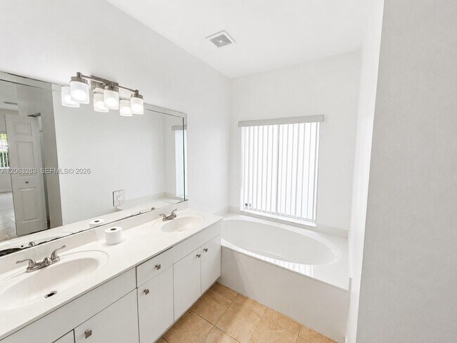 Building Photo - 13421 SW 280th Terrace