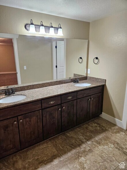Building Photo - 772 S 150 E