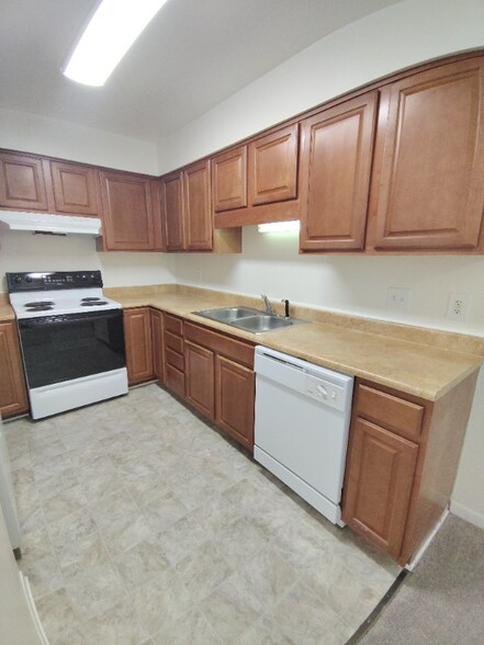 Building Photo - 600 Reusens Rd