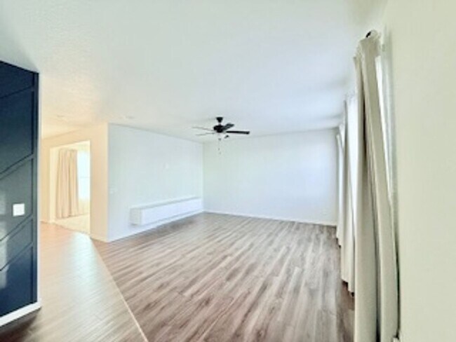 Building Photo - MODERN TWO STORY 3 BED/2.5 BATH WITH FENCE...