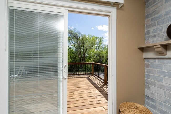 Building Photo - 340 Twykingham Pl