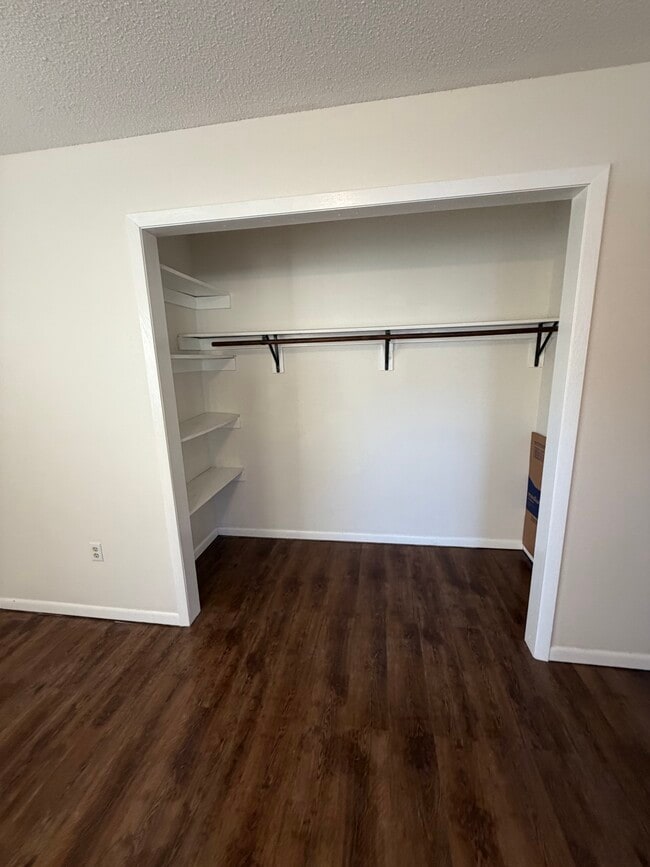 Building Photo - 817 Tanager Rd