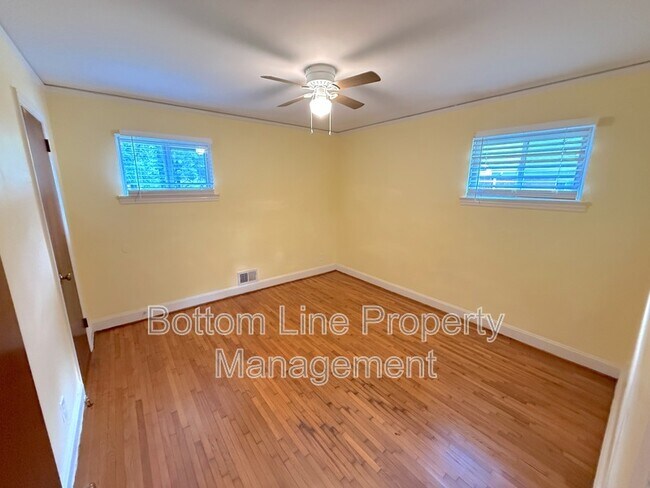 Building Photo - 3128 Creighton Dr