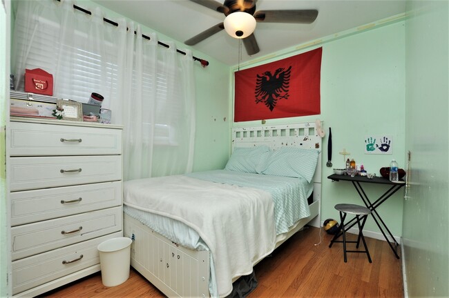 Building Photo - 2639 W Balmoral Ave