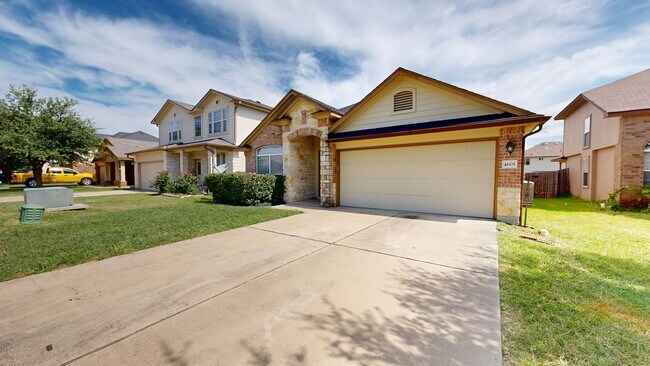 Building Photo - REMODELED BEAUTY WAITING FOR YOU BY FORT H...