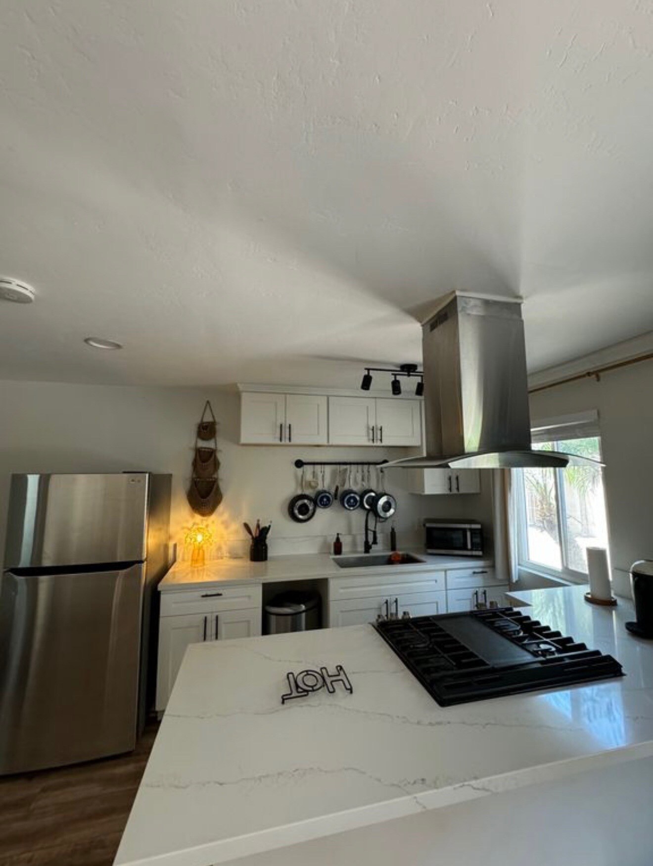 Building Photo - 1472 Iris Ave