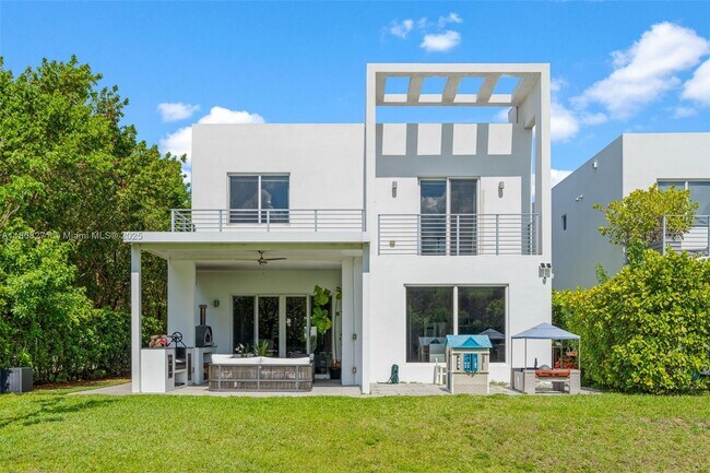 Building Photo - 6721 NW 103rd Ave
