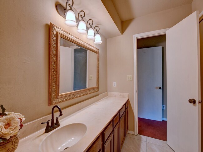 Building Photo - 6330 Creekbend Dr