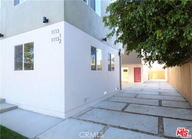 Building Photo - 1113 Carmona Ave