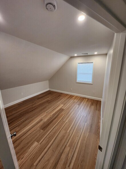 Building Photo - 48 Riverdale St