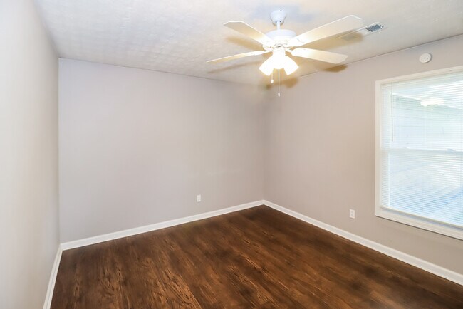 Building Photo - Fantastic 3bd/2ba home! Let yourself in!