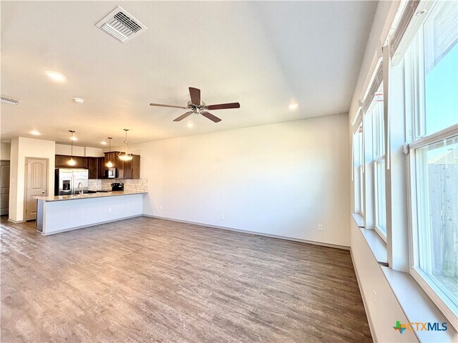 Building Photo - 326 Grn Valley Dr