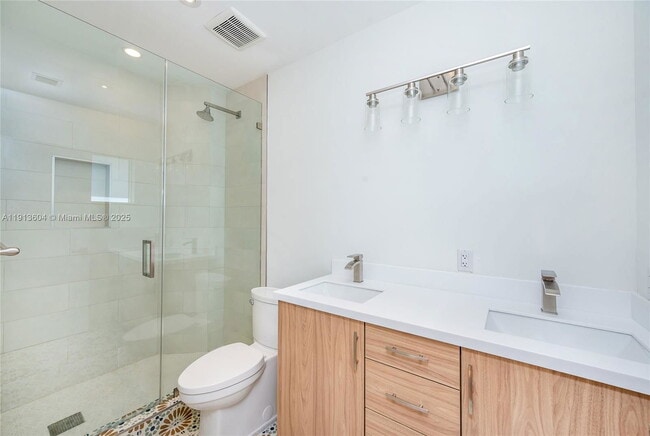 Building Photo - 636 Malaga Ave