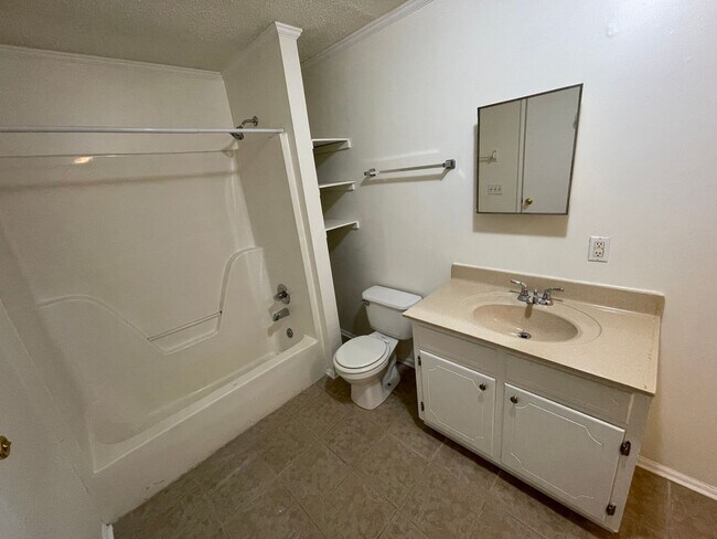 Building Photo - SRP-SH050-402 South 10th Street