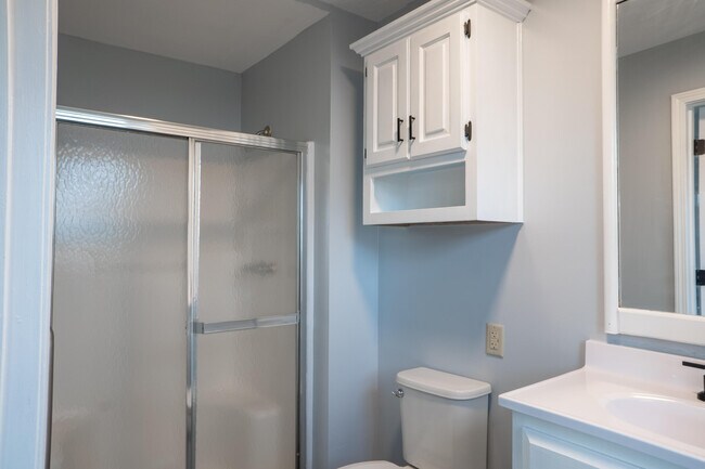 Building Photo - 400 Midland Dr