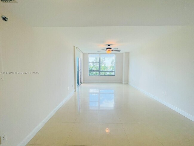 Building Photo - 2641 N Flamingo Rd