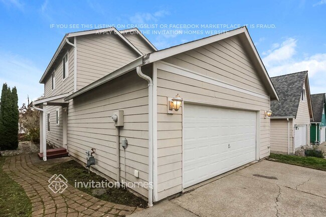 Building Photo - 11408 33rd St NE