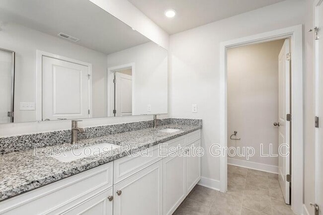 Building Photo - 2273 Marcy Dr