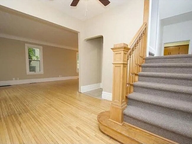 Building Photo - Gorgeous 5 Bedroom Home in Coveted SE Neig...