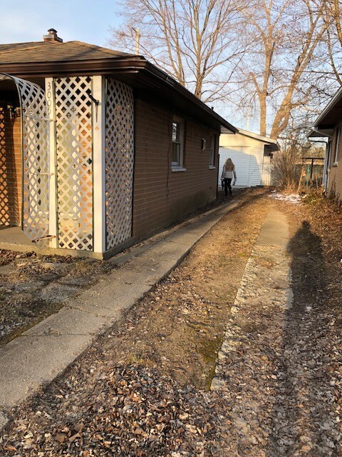 Building Photo - 3005 Menominee Ave