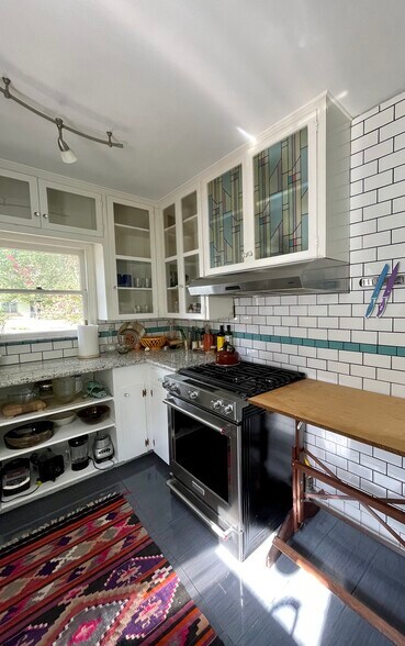 Building Photo - 210 Quentin Dr