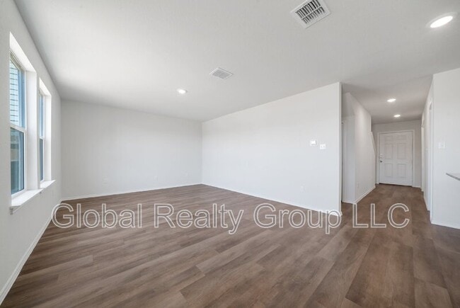 Building Photo - 535 Wild Olive Wy