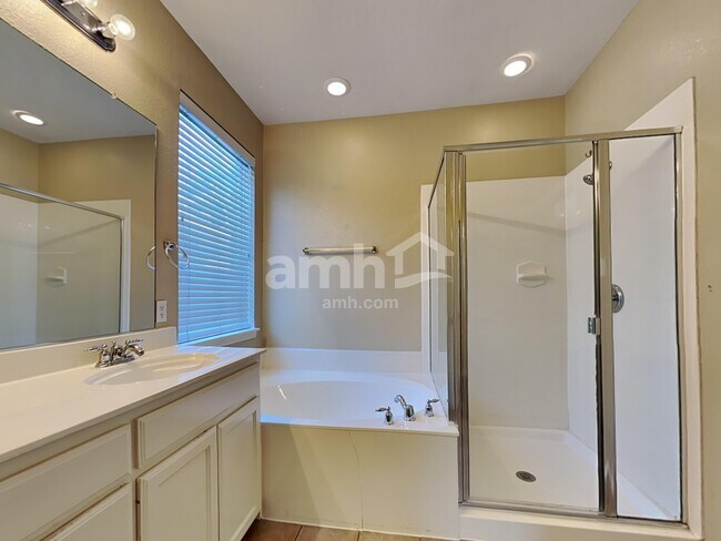 Building Photo - 2673 Silver Hill Dr